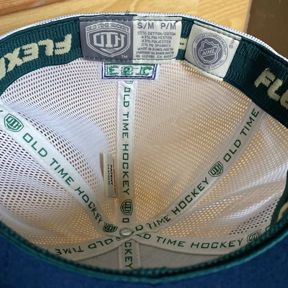 Vancouver Canucks Fitted Hat - Picture 4 of 5